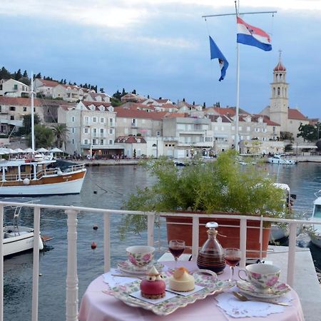 Castel Nonna Franka Apartman Sutivan Kültér fotó