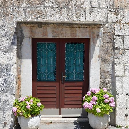 Castel Nonna Franka Apartman Sutivan Kültér fotó