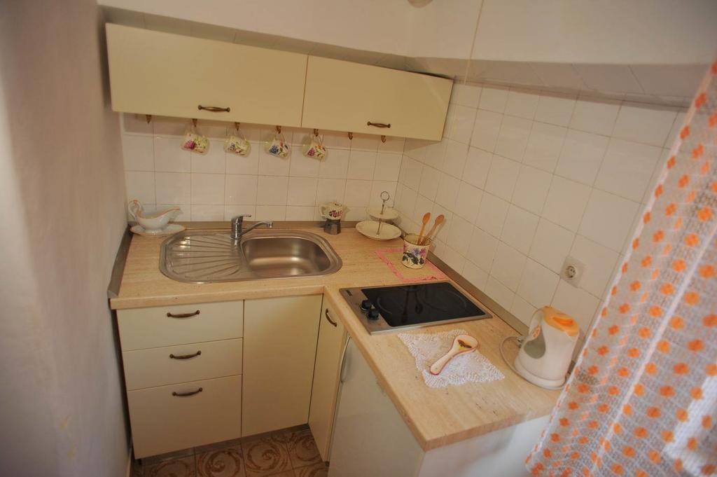Castel Nonna Franka Apartman Sutivan Szoba fotó