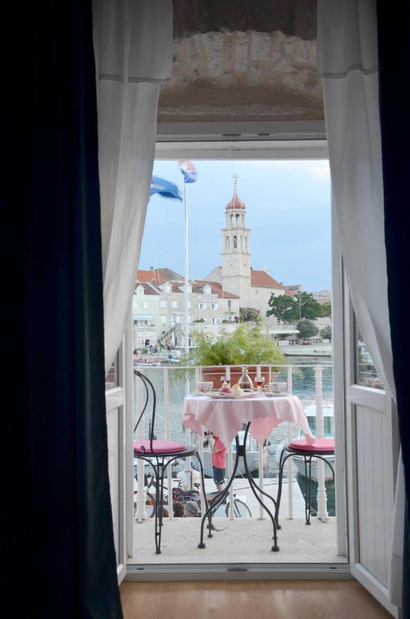 Castel Nonna Franka Apartman Sutivan Kültér fotó