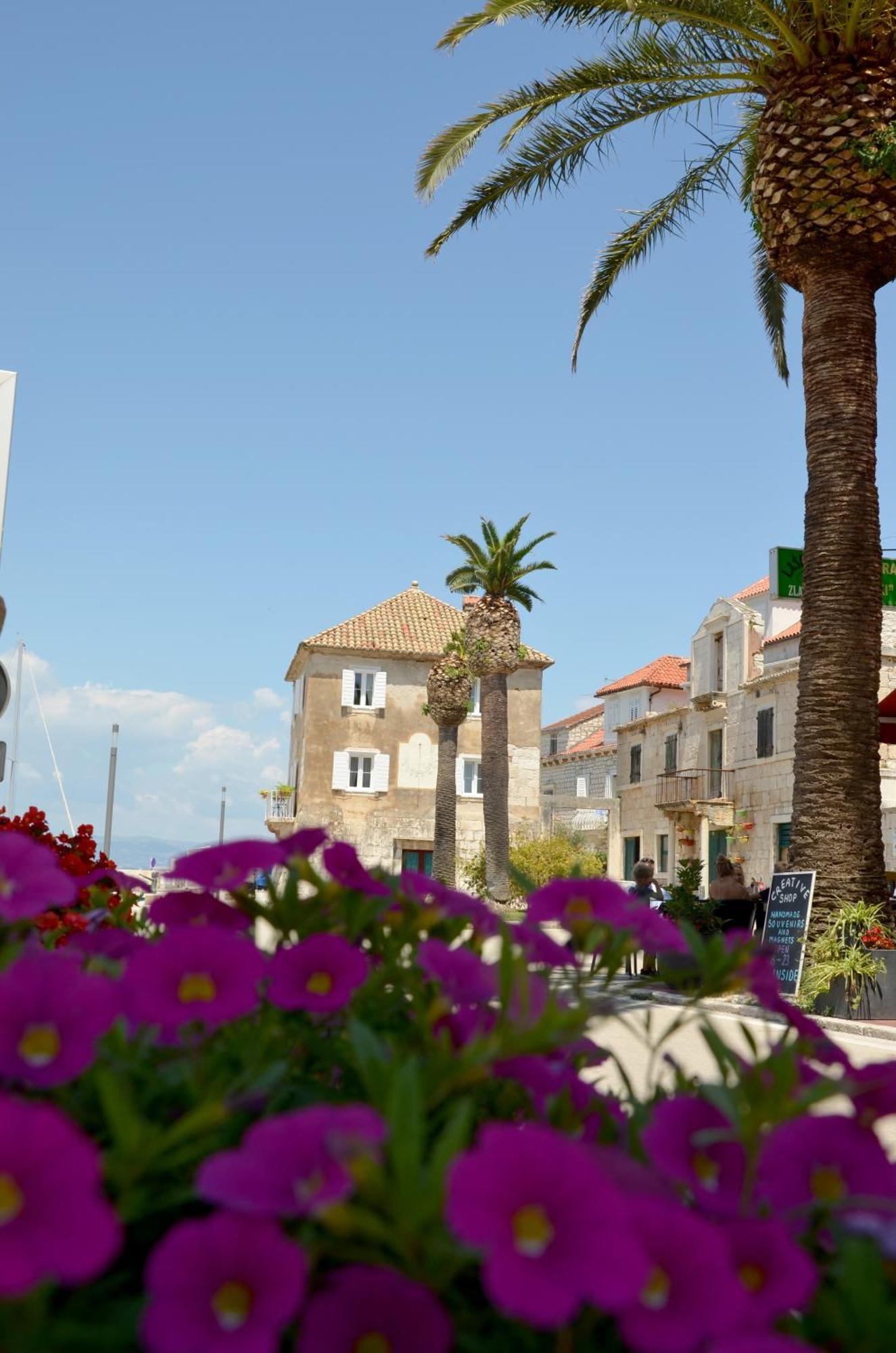 Castel Nonna Franka Apartman Sutivan Kültér fotó
