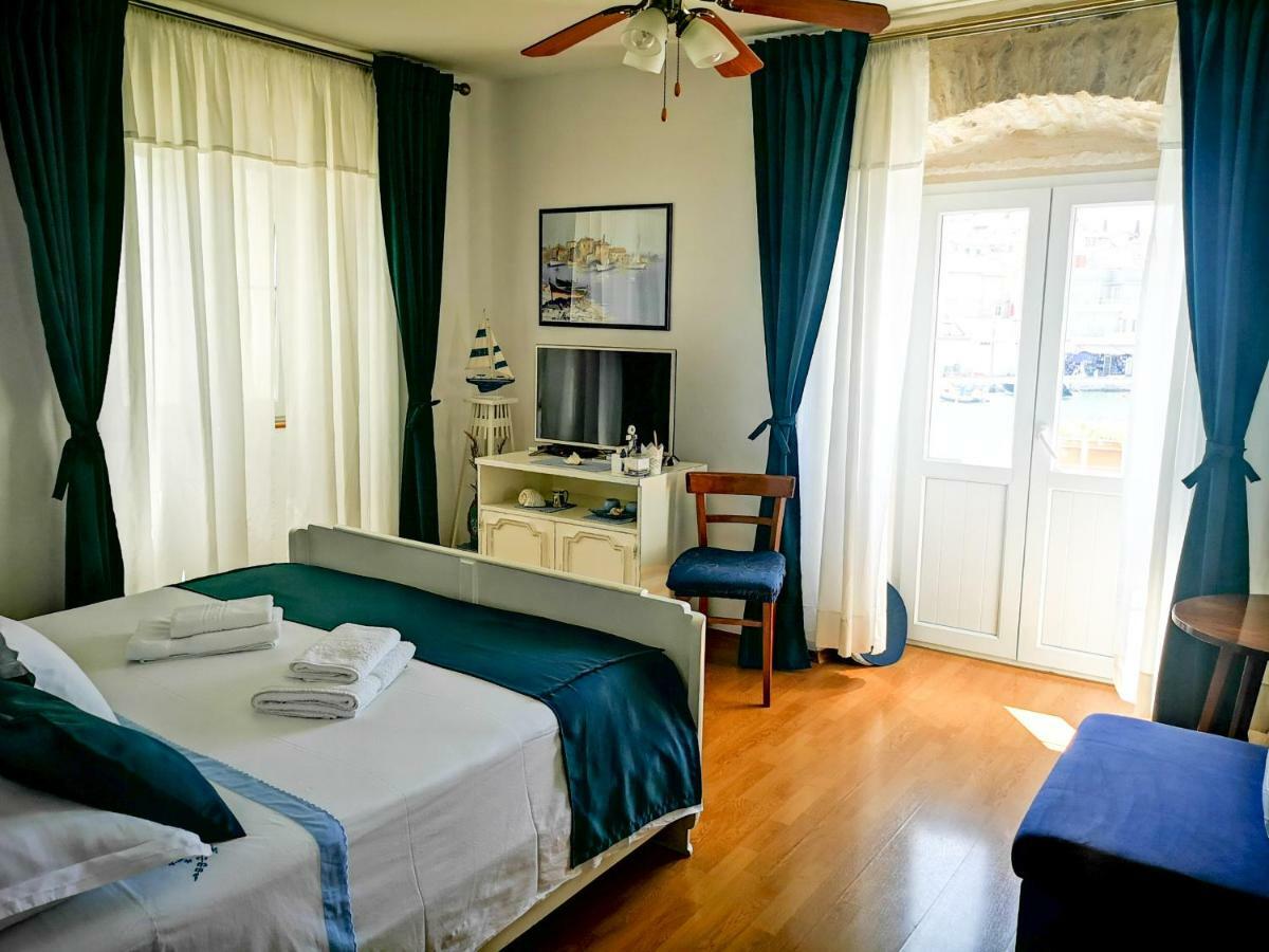 Castel Nonna Franka Apartman Sutivan Kültér fotó